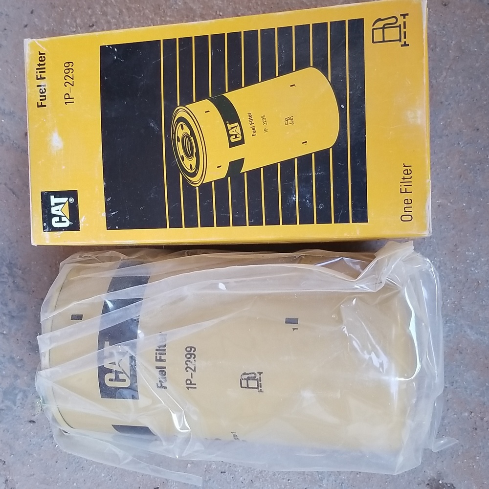 CAT FUEL FILTER NEW IN BOX